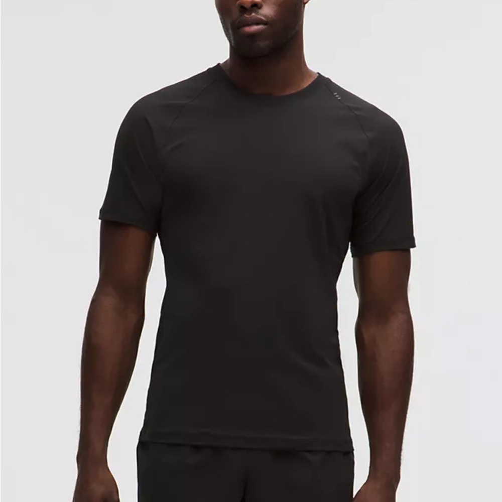 Lululemon Men's Black T-Shirt. tight fitting. large